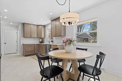 831 W Riverview Dr, Glendale, WI 53209 - Photo 11