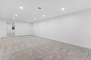 831 W Riverview Dr, Glendale, WI 53209 - Photo 29