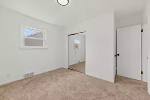 6726 W Silver Spring Dr, Milwaukee, WI 53218 - Photo 21