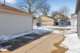 2220 Green St, Racine, WI 53402 - Photo 43