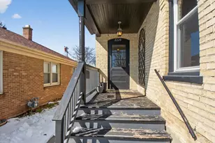 2220 Green St, Racine, WI 53402 - Photo 7