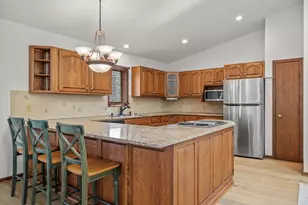 N80W13596 River Park Dr, Menomonee Falls, WI 53051 - Photo 9