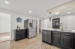 W156N5045 Pilgrim Rd, Menomonee Falls, WI 53051 - Photo 17