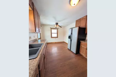 1360 S 88th St, West Allis, WI 53214 - Photo 7