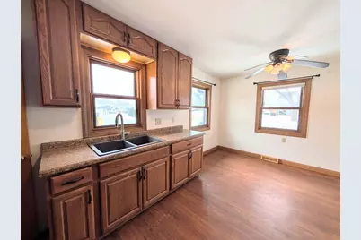 1360 S 88th St, West Allis, WI 53214 - Photo 3