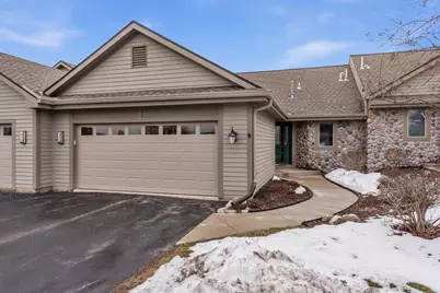 476  Oak Ridge Dr, Hartland, WI 53029 - Photo 1