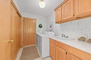 11625 W Sunset Ln, Greenfield, WI 53228 - Photo 23