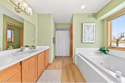 11625 W Sunset Ln, Greenfield, WI 53228 - Photo 17