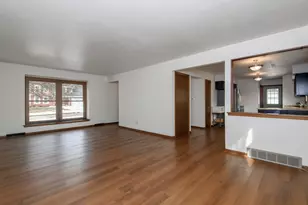 219 Willow Ct, Hartland, WI 53029 - Photo 9