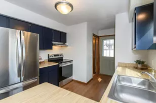 219 Willow Ct, Hartland, WI 53029 - Photo 3