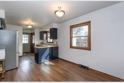 219  Willow Ct, Hartland, WI 53029 - Photo 7