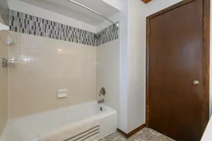 219 Willow Ct, Hartland, WI 53029 - Photo 17