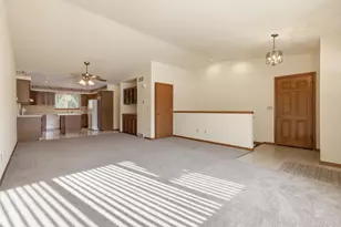 496 Glacier Pass, Slinger, WI 53086 - Photo 5