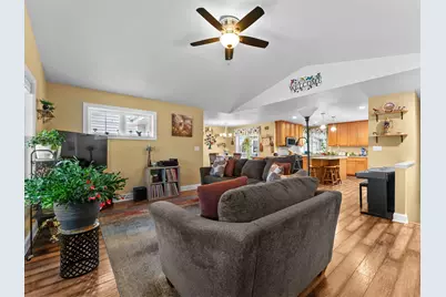 468  Pickett St, Plymouth, WI 53073 - Photo 5