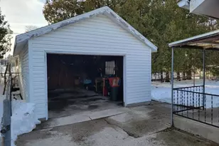 954 S 36th St, Manitowoc, WI 54220 - Photo 3