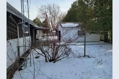 954 S 36th St, Manitowoc, WI 54220 - Photo 5