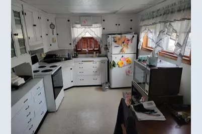 954 S 36th St, Manitowoc, WI 54220 - Photo 7