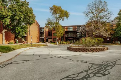 5200 S Tuckaway Blvd #111, Greenfield, WI 53221 - Photo 3