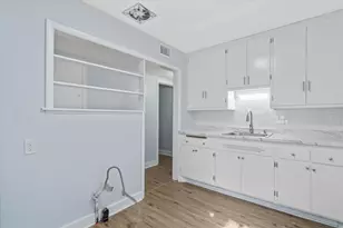 2101 W Fairmount Ave, Milwaukee, WI 53209 - Photo 9