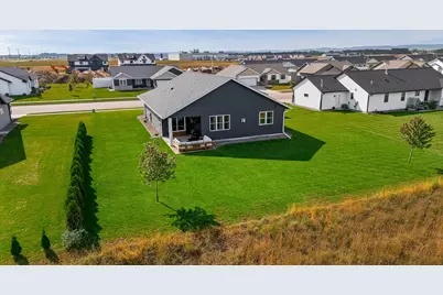 1605  Waxwing Ln, Holmen, WI 54636 - Photo 9