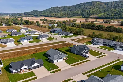 1605  Waxwing Ln, Holmen, WI 54636 - Photo 5