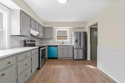 2114 S 80th St, West Allis, WI 53219 - Photo 3