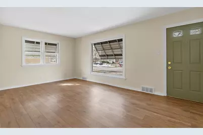 2114 S 80th St, West Allis, WI 53219 - Photo 7