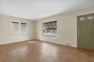 2114 S 80th St, West Allis, WI 53219 - Photo 7