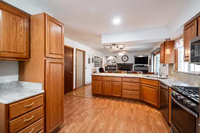 5921  Sycamore St, Greendale, WI 53129 - Photo 7