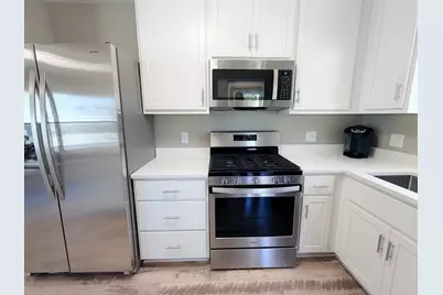 2405 S 83rd St, West Allis, WI 53219 - Photo 9