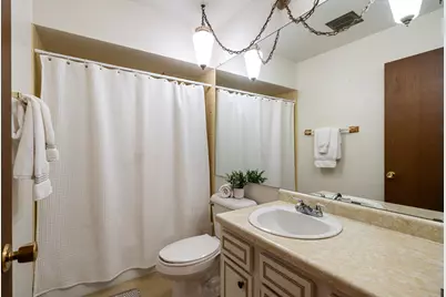 3429 S Pine Ave #6, Milwaukee, WI 53207 - Photo 17