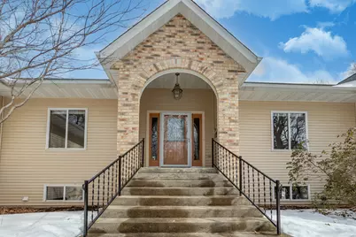 762  Valley Forge Dr, Slinger, WI 53086 - Photo 3