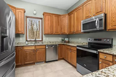 762  Valley Forge Dr, Slinger, WI 53086 - Photo 5