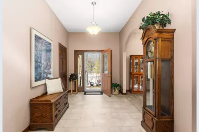 762  Valley Forge Dr, Slinger, WI 53086 - Photo 9