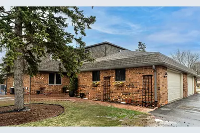 8179 S Forest Hills Cir, Franklin, WI 53132 - Photo 1