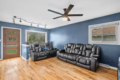 714 W Montclaire Ave, Glendale, WI 53217 - Photo 5