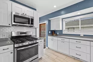 714 W Montclaire Ave, Glendale, WI 53217 - Photo 9