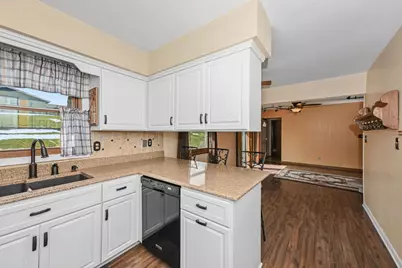 1993  Rambling Rose Rd, Waukesha, WI 53186 - Photo 9