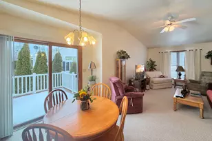 4530 Oaktree Ct, Manitowoc, WI 54220 - Photo 7