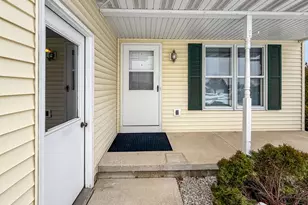 4530 Oaktree Ct, Manitowoc, WI 54220 - Photo 3