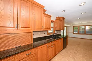 11920 W Arthur St, West Allis, WI 53227 - Photo 15