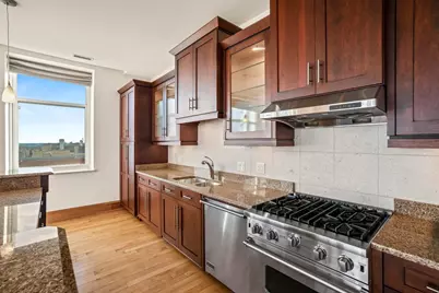 1313 N Franklin Pl #504, Milwaukee, WI 53202 - Photo 7