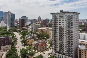 1313 N Franklin Pl, Milwaukee, WI 53202 - Photo 39