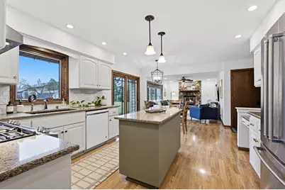 4390 S Longview Dr, New Berlin, WI 53151 - Photo 9