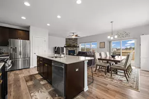 N67W25382 Breckenridge Ct, Sussex, WI 53089 - Photo 7