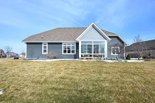 N65W15789 Fox Meadow Dr, Menomonee Falls, WI 53051 - Photo 41