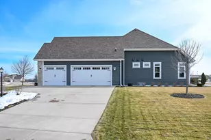 N65W15789 Fox Meadow Dr, Menomonee Falls, WI 53051 - Photo 37