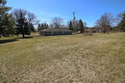 W270N390  Arrowhead Trl, Pewaukee, WI 53188 - Photo 3