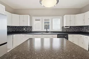 1414 W Euclid Ave, Milwaukee, WI 53215 - Photo 15