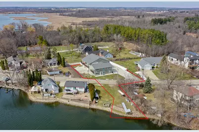7134 N Tichigan Rd, Racine, WI 53185 - Photo 1